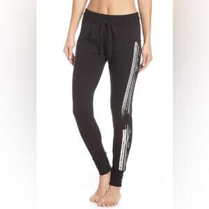 WE THE FREE FP MOVEMENT SUNNY SKINNY SWEAT JOGGER PANTS IN BLACK/ SILVER - LARGE